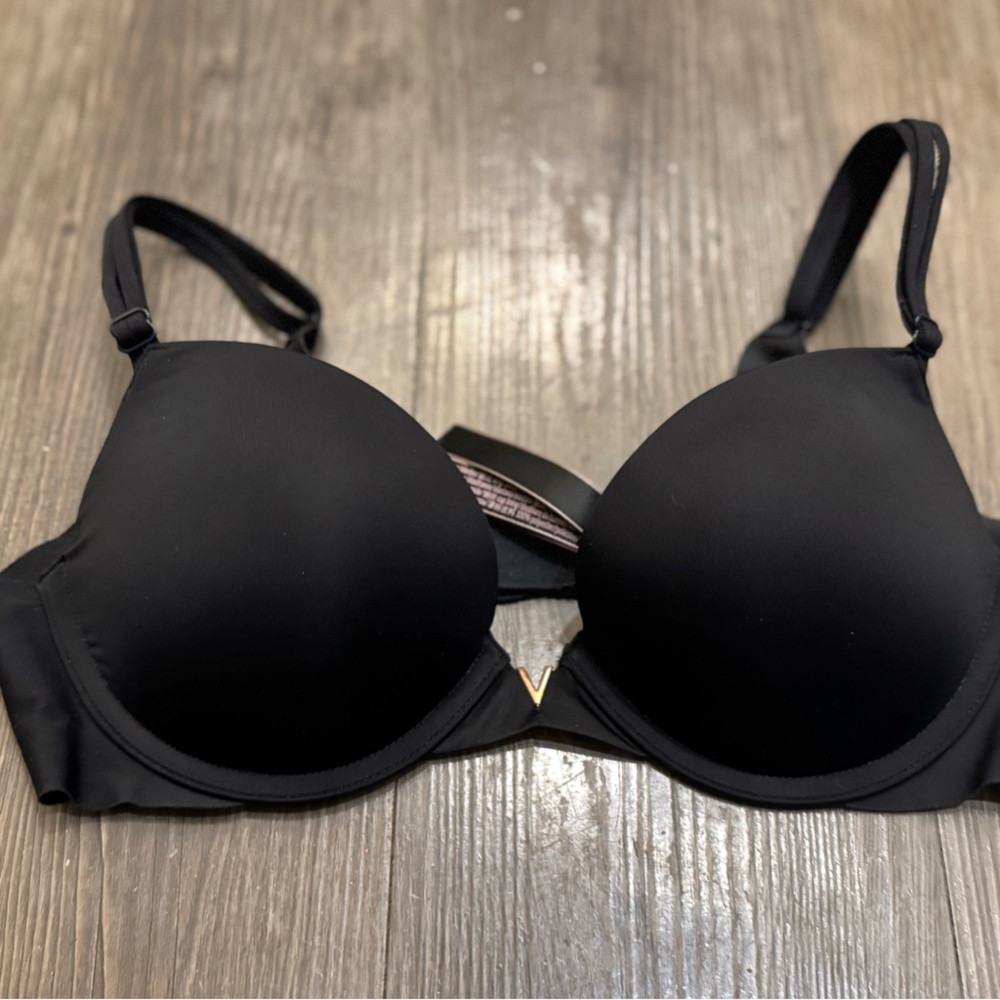 NWOT Victoria’s Secret Black Push Up Padded Bra 34B